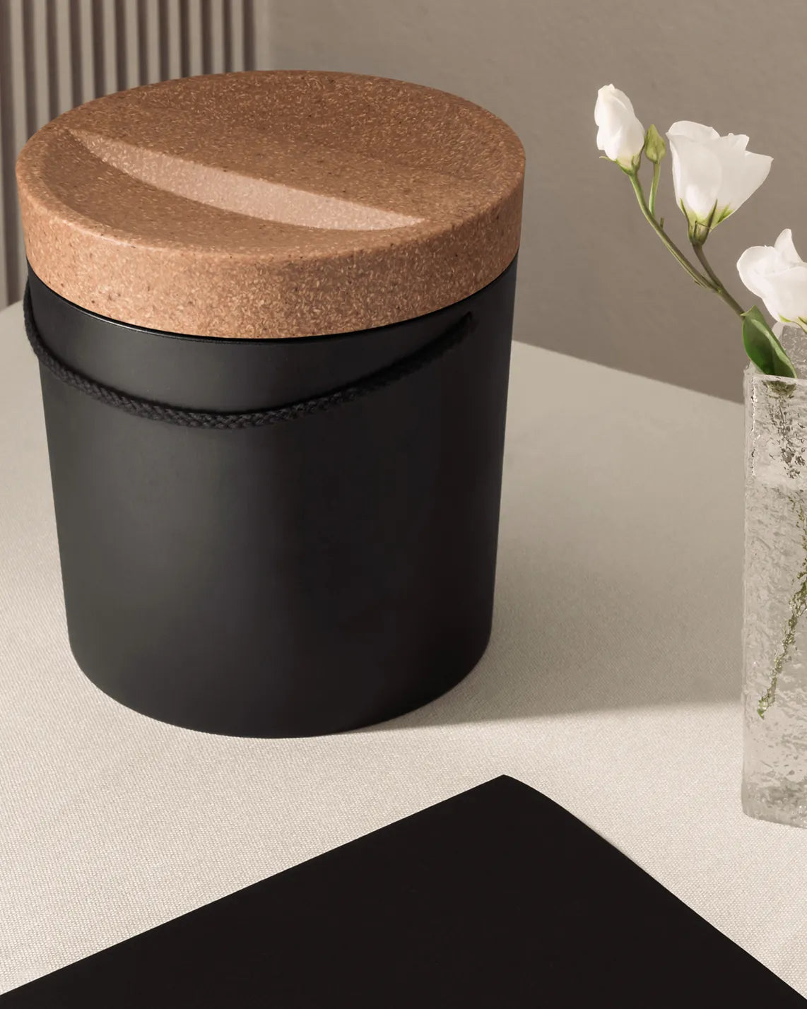Black with Natural Lid